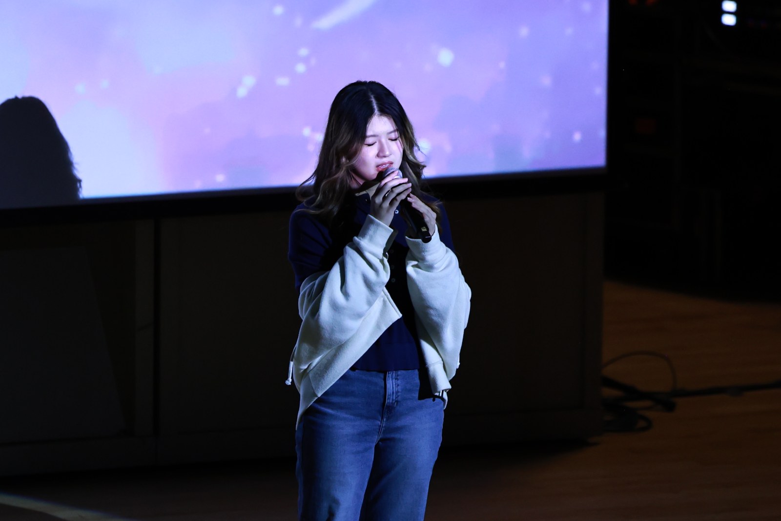 Hannah performing